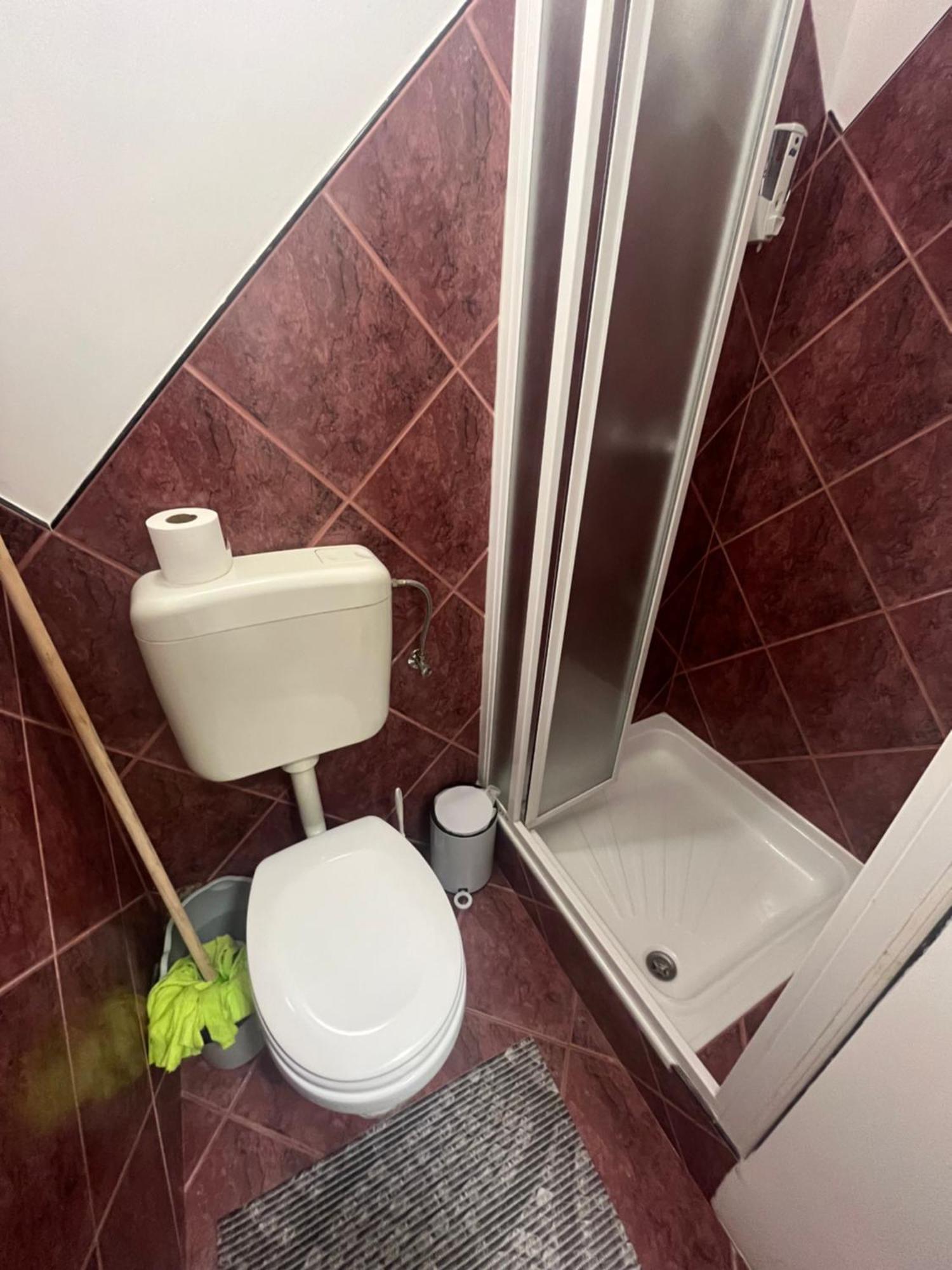 Jobarat Szallashely Segedín Exteriér fotografie