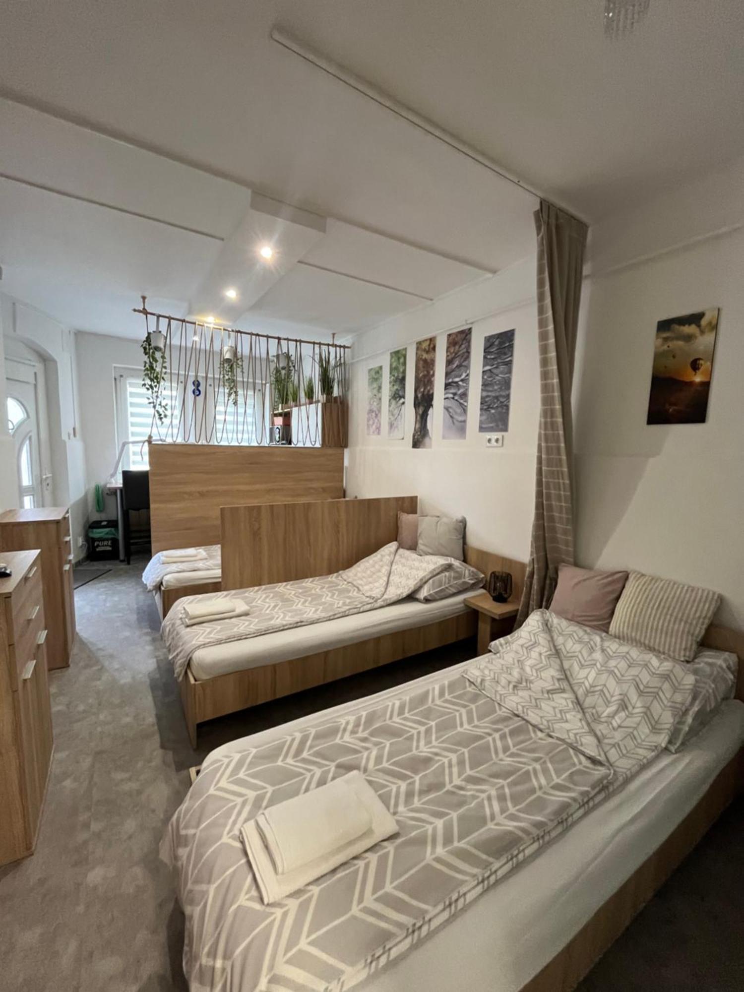 Jobarat Szallashely Segedín Exteriér fotografie
